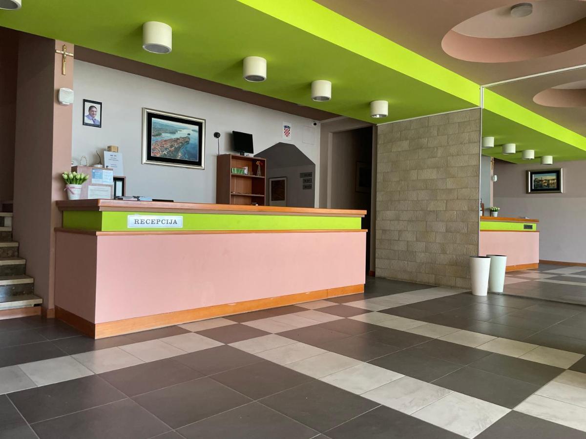 Motel Ljetni Raj Baška Voda Esterno foto